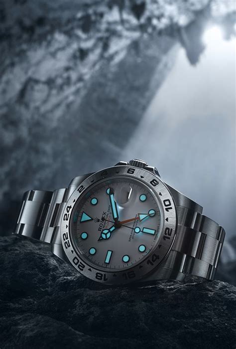 how does the rolex explorer glow in the dark|how long does superluminova glow.